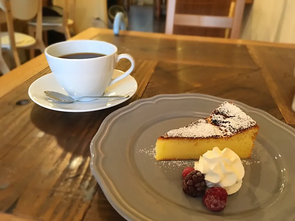 Snapdishの料理写真:リコッタチーズのケーキ
今月のコーヒー（インドネシア バリ）|こいちさん