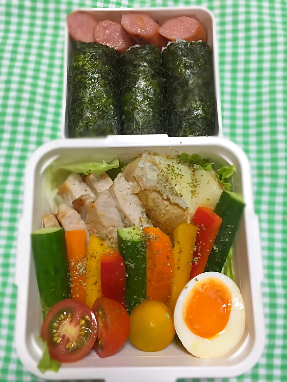 Snapdishの料理写真:7月13日 ポテト、スティック野菜弁当。豚塩麹…😧|かよっぺさん