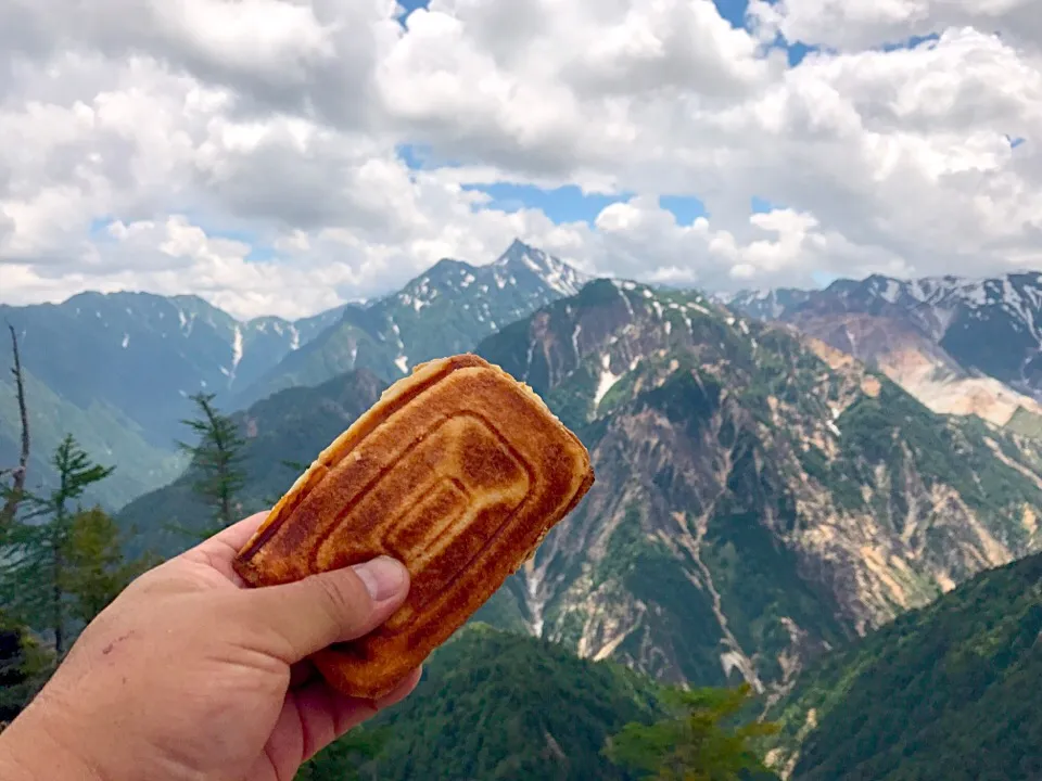 山deホットサンド🏔
下で焼いて来たから冷めてますがね😂
#ホットサンド|ラー山さん