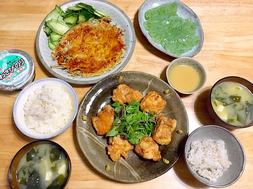 米粉deごぼうお焼き
青海苔さしみこんにゃく
とり天
お豆腐とワカメのお味噌汁
もち麦ご飯
わさびのり|さくたえさん