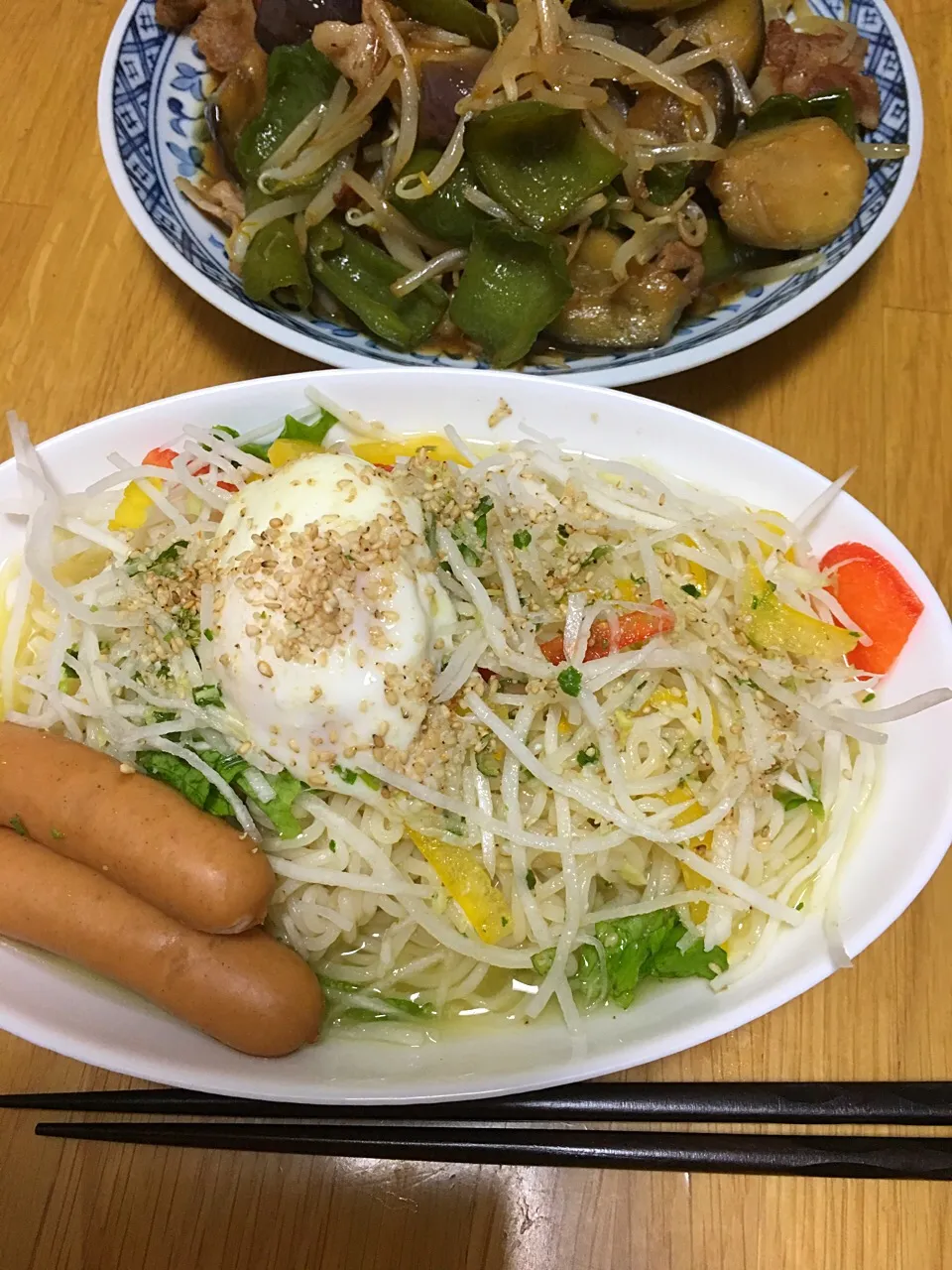 Snapdishの料理写真:冷やし塩ラーメン大根サラダと温玉のせ#夏は冷やしてサッポロ一番 #冷やしラーメン #ラーメン #夏ご飯|こむぎさん