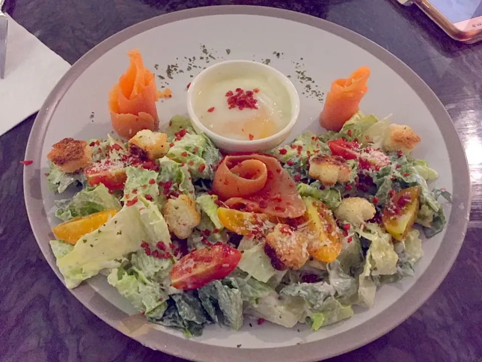 Onsen tamago Caesar salad with smoked salmon|Sky Blueさん