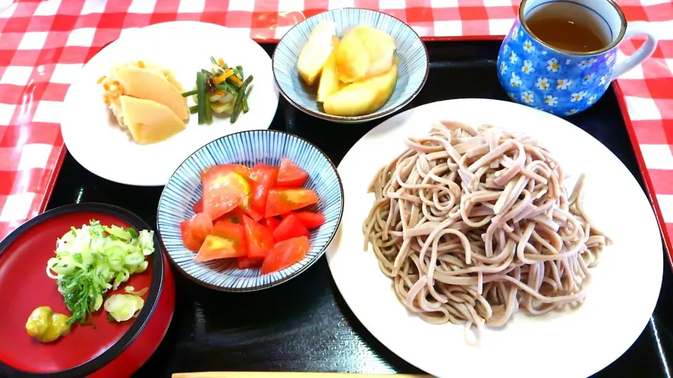 本日7/10の賄い(ザルそばと色々有るもので💕)|かぴかぴさん