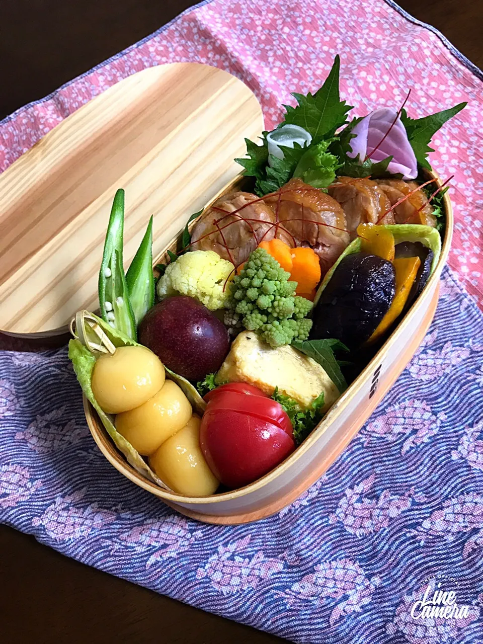 Snapdishの料理写真:マダム とんちんさんの料理 #鶏チャーシュー🐔今日の私のお弁当🍱 週末恒例お片付け弁当
yuccaちゃん💕のJK弁当🍱を真似しておやつ付
みたらし団子🍡は固くならない豆腐白玉|とんちんさん