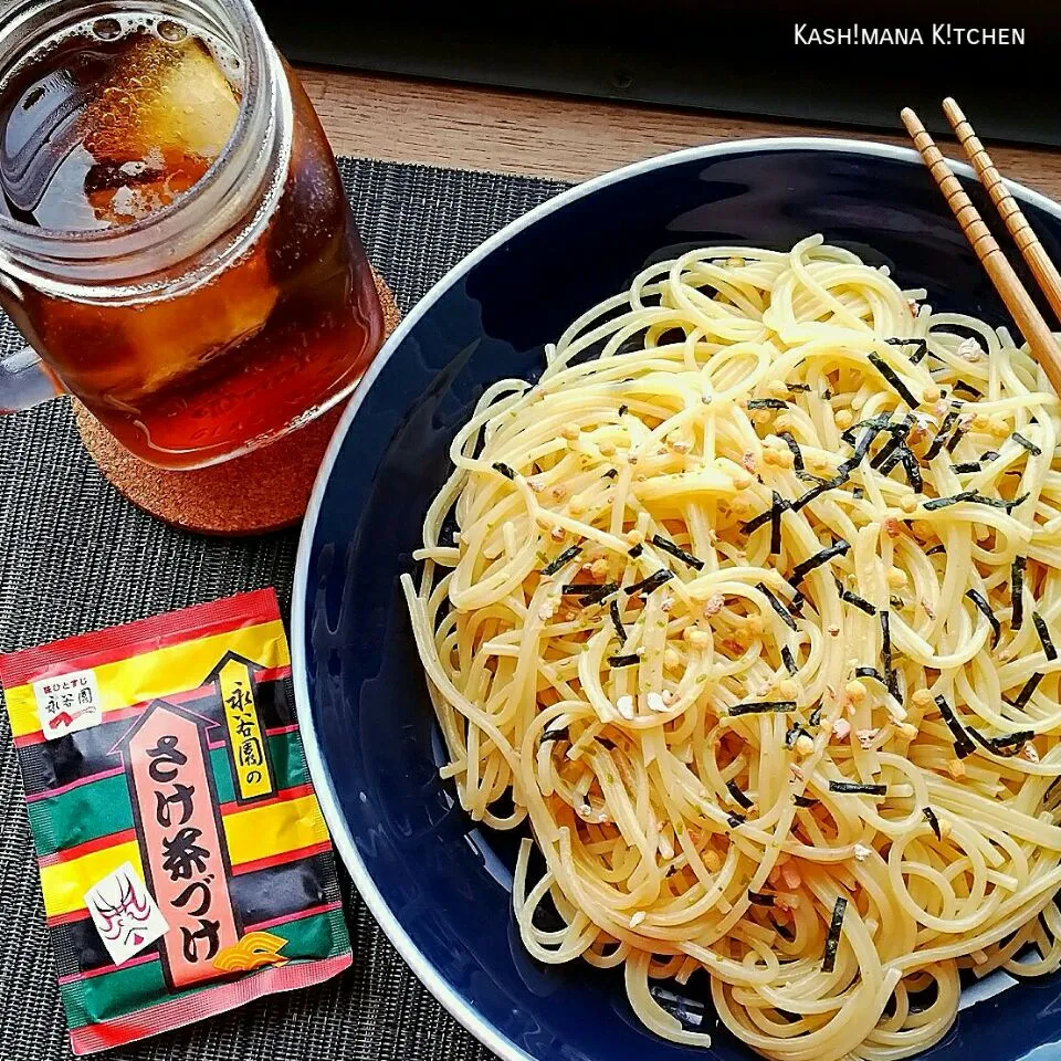 鮭茶漬けスパ(ㅅ˙³˙)♡茹で上がった麺にバターを絡めて、鮭茶漬けを混ぜて出来上がり！(笑)
ポイントは、必ず鮭茶漬けを使うこと☝|Kashimanakitchenさん