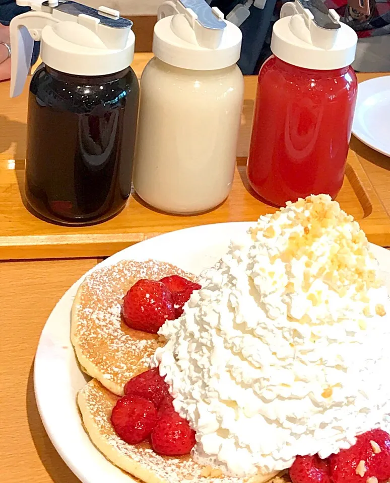 Eggs'n Things 山下公園店のパンケーキ🥞また 行ってしまいました。|シュトママさん