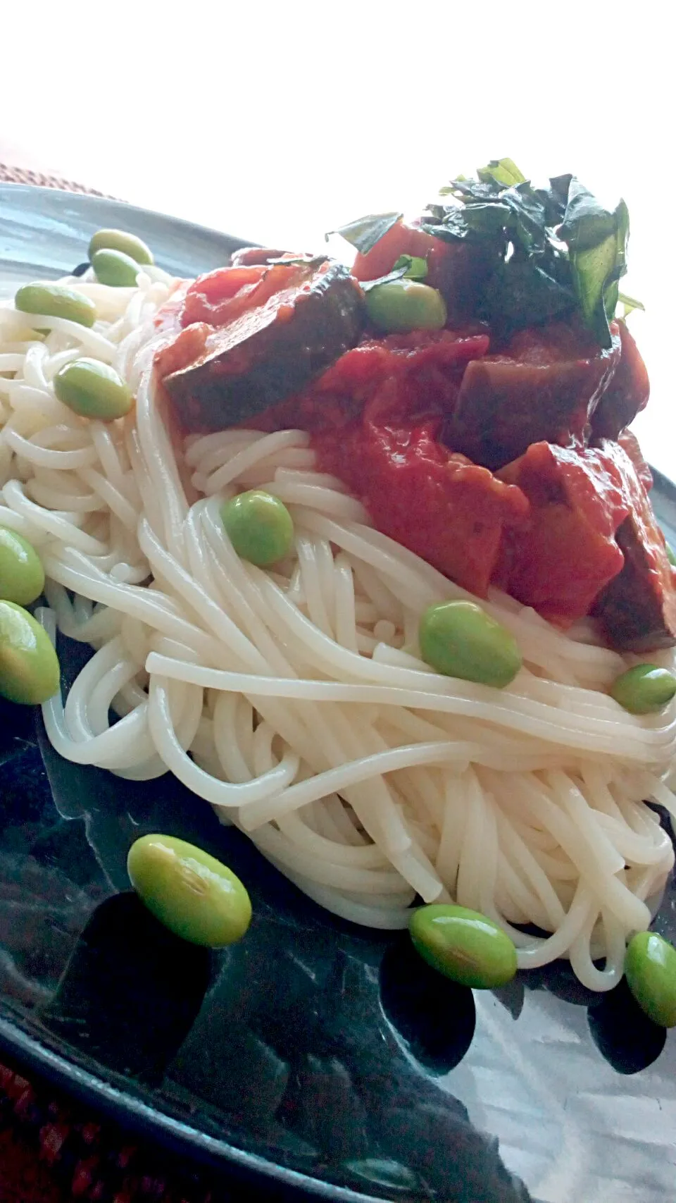 冷た～いラタトゥイユのせ半田麺😋🍝✨🎵
無人野菜販売所で茄子もズッキーニもトマトもやす～い😍と買い込み、昨夜煮込み、冷蔵庫で寝かせた冷た～いラタトゥイユ😆オリーブオイル絡めた冷たいつるりん半田麺と美味しくいただきました😊|アイさん