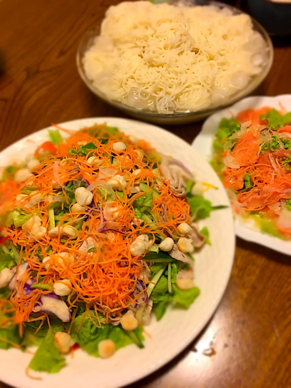 冷やしそうめんとしゃぶしゃぶ肉サラダとスモールサーモンマリネ☆|chiemiさん