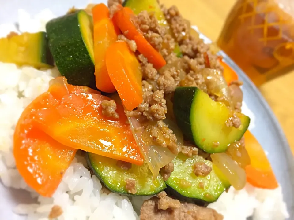 ズッキーニとひき肉のエスニック炒め|あやさん