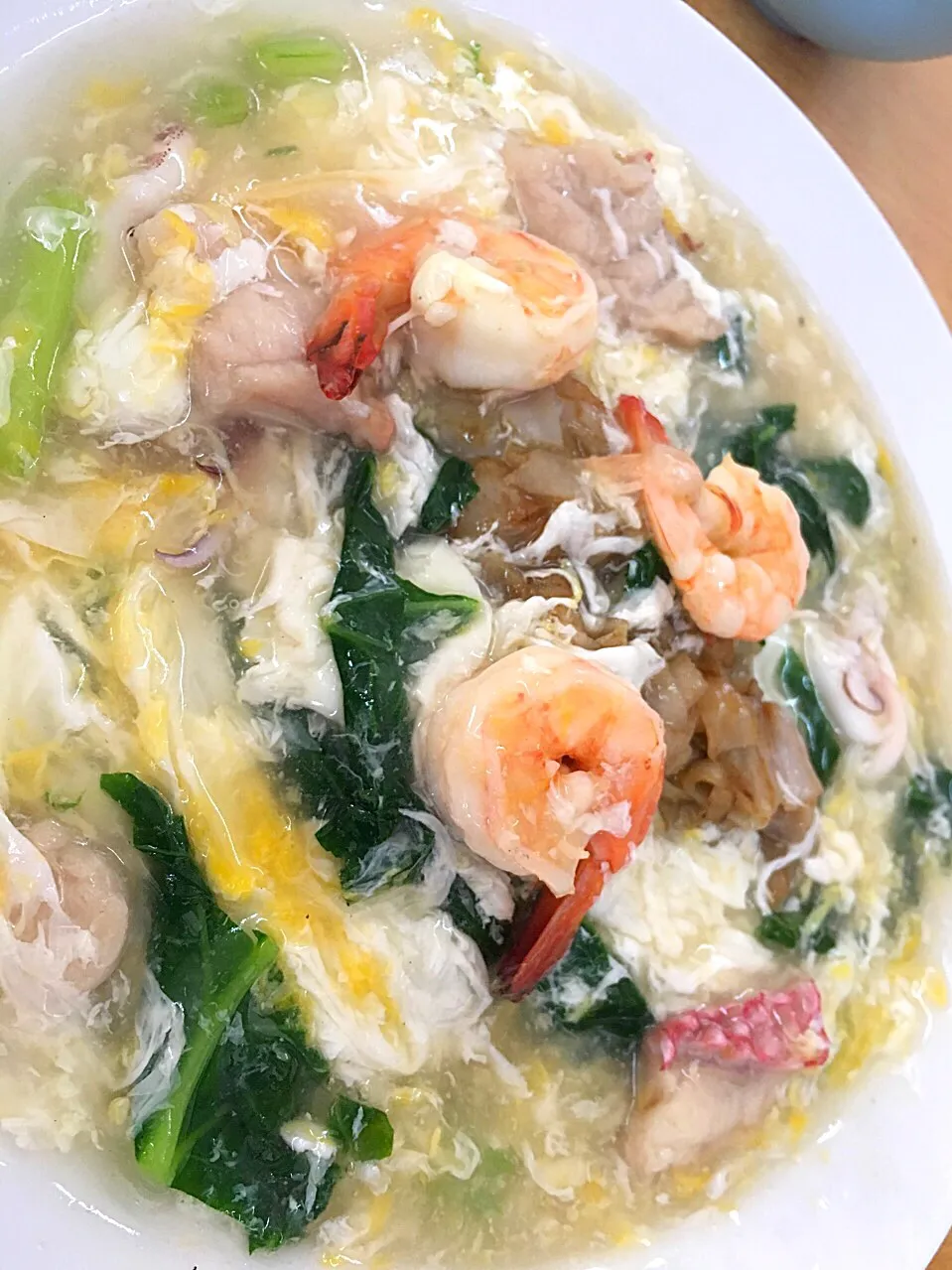 Seafood with eggs gravy and wok fried white noodles. This is typical Malaysia favorite dish called Wat Tan Hor (origin from Cantonese cuisine)|peiyee wongさん