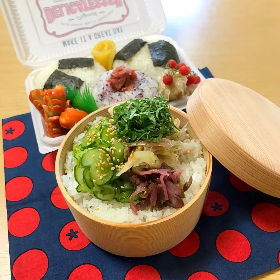 Snapdishの料理写真:冷や汁ぶっかけご飯とおにぎり弁当|mihooobuuさん