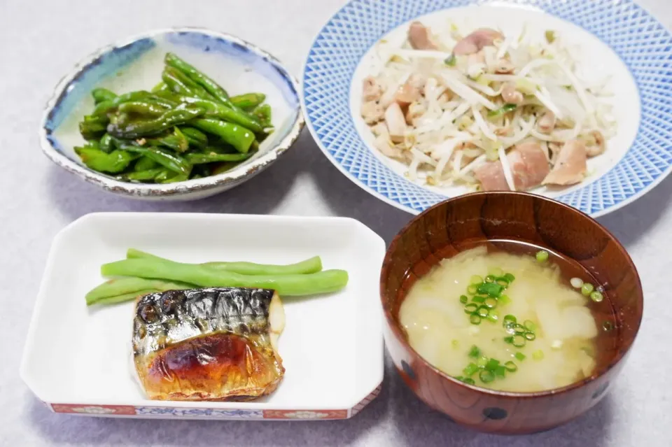 いただき物の野菜と冷蔵庫の中の残りもので作った晩ご飯|Orie Uekiさん