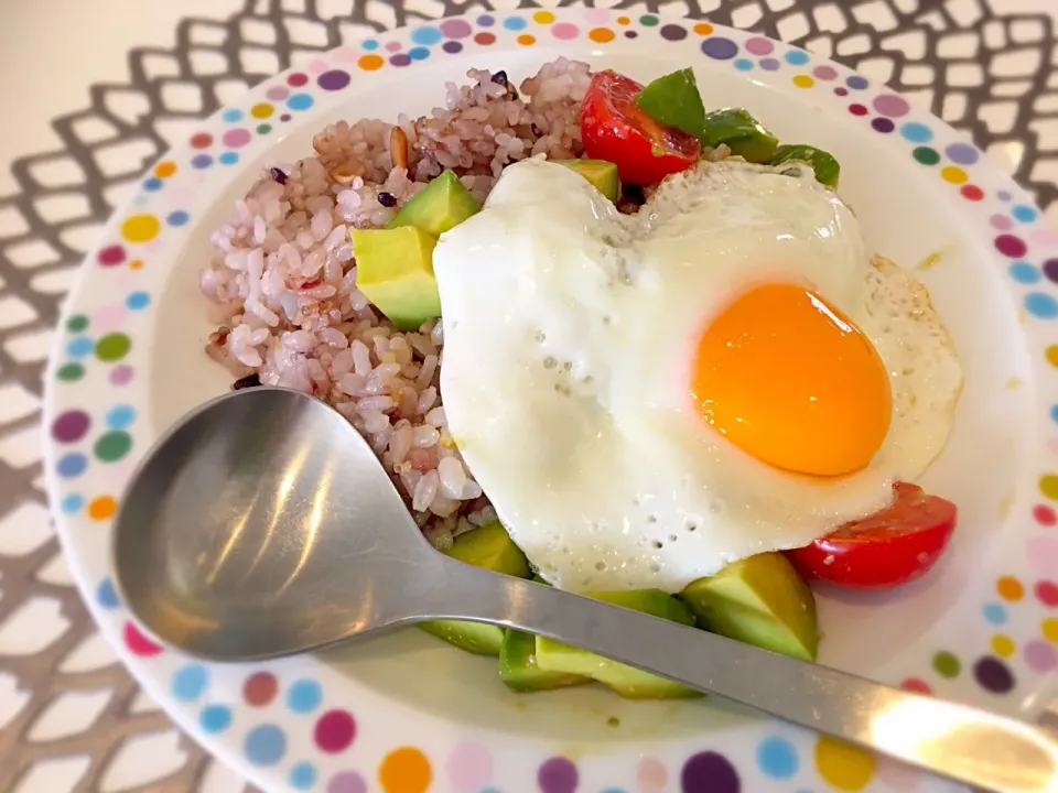 Snapdishの料理写真:アボカドサラダ丼|ゆきさん