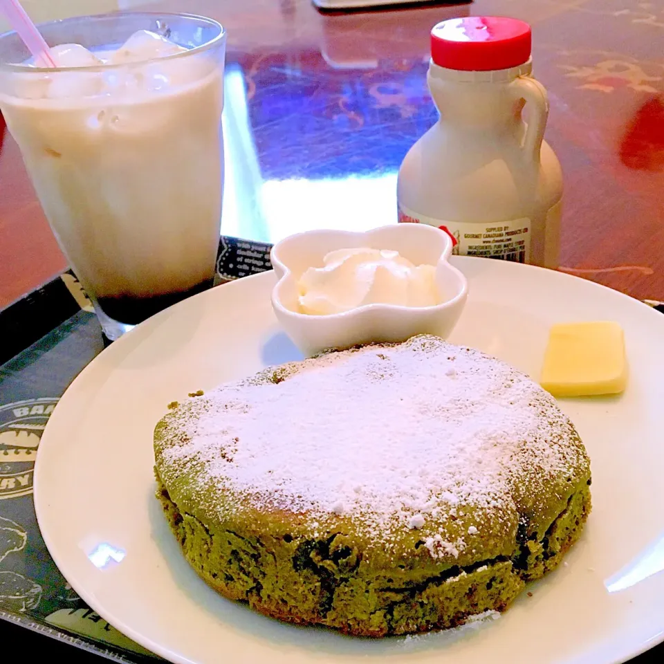 今日の朝ごパンケーキ♡抹茶のスフレパンケーキだよん♪|mayumiさん