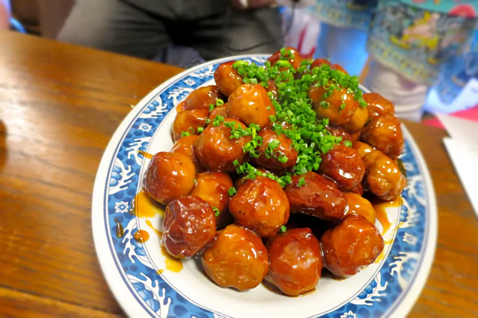 Snapdishの料理写真:世界を旅するお料理教室 香港編 肉団子、出来ました！|Mickeeさん