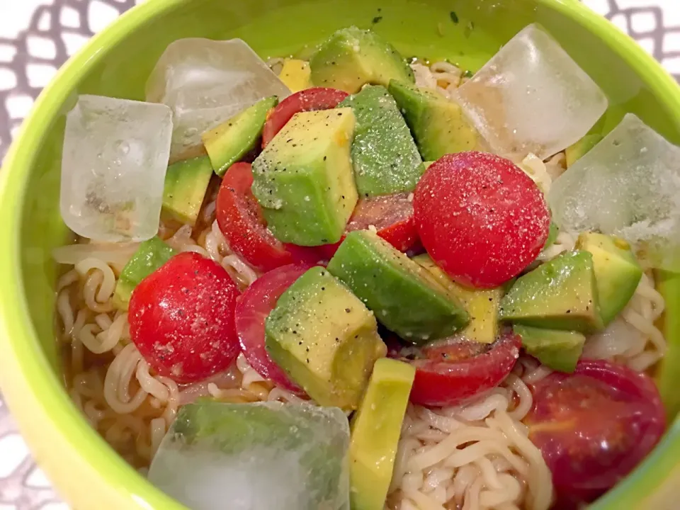 アボカドサラダで冷やしラーメン|ゆきさん