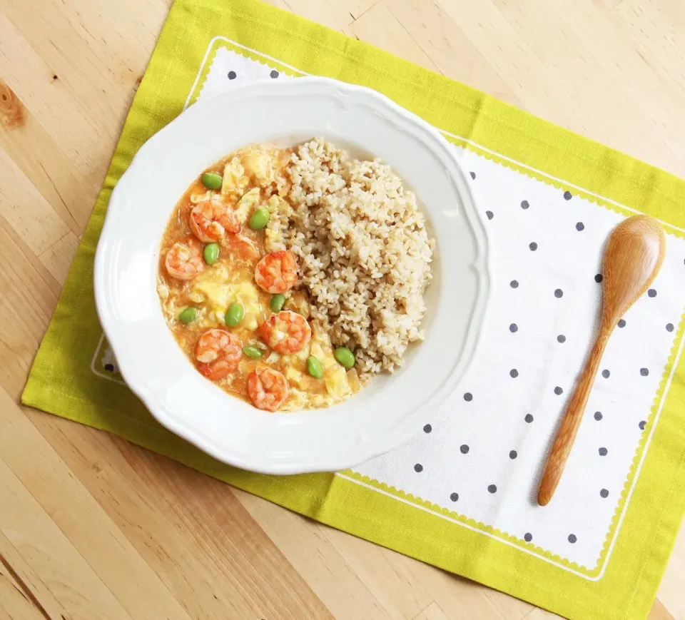 Snapdishの料理写真:滑蛋蝦仁燴飯 scrambled egg & shrimp over rice|Pony in kitchenさん