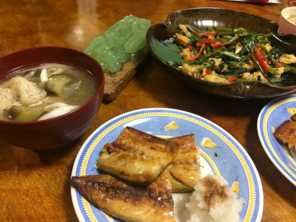 お夕飯 空芯菜の卵炒め&鯖塩|さんだーさん