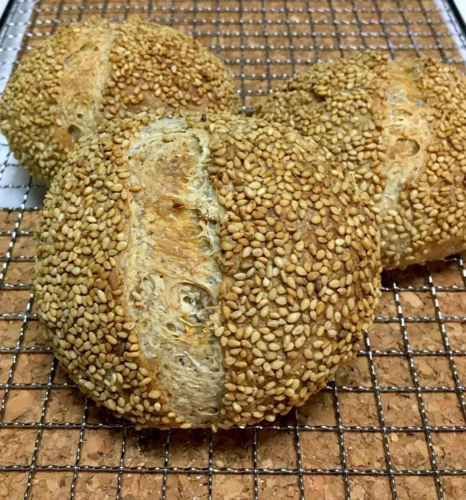 Rye Sourdough with rye flake and sesame|gonbenさん