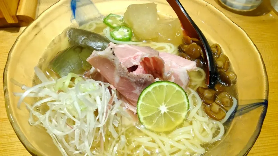 Snapdishの料理写真:【9月上旬までの限定】焼きあご塩らー麺 たかはし の 鯵と鰹の和風冷しそば ＠ 新宿17094|大脇さん