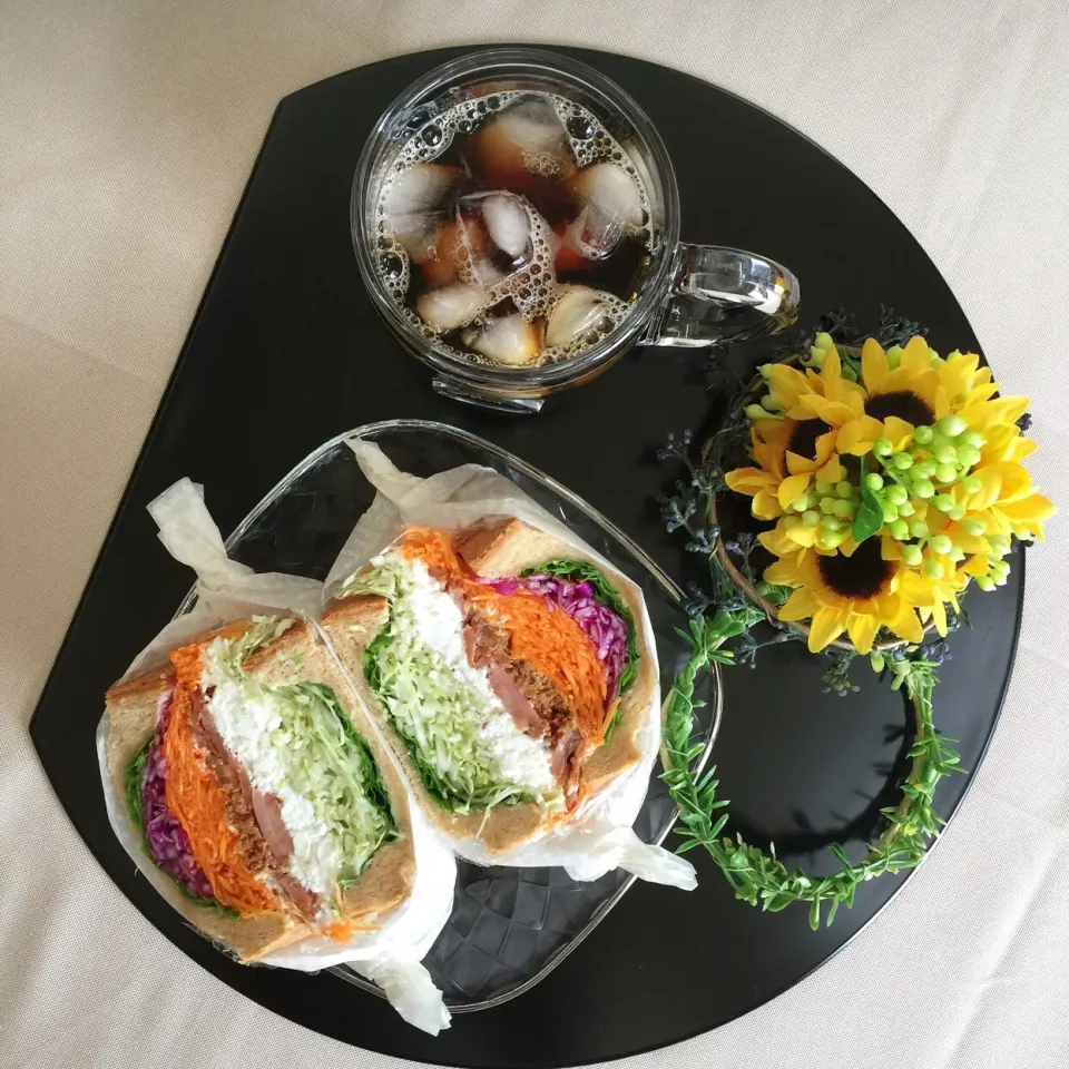 Snapdishの料理写真:7/15❤︎焼き豚鶏そぼろ&カッテージチーズお野菜たっぷりサンド❤︎|Makinsさん