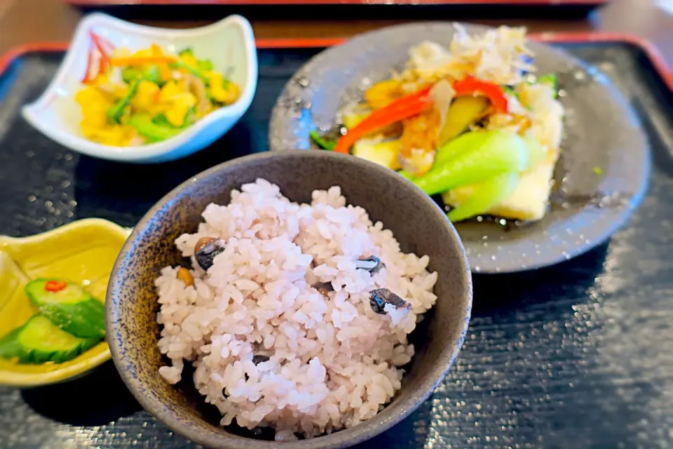 黒豆ごはんの定食
 #みなみの里 #黒豆ごはん|ハムキチさん