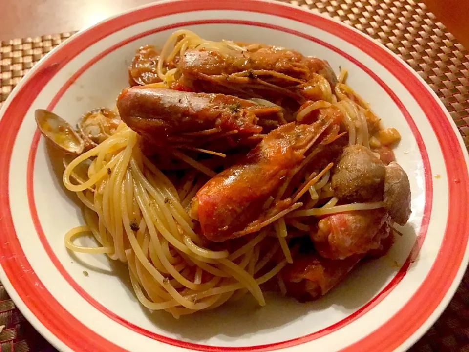 Spaghetti alla pescatora🦐🐚ｽﾊﾟｹﾞｯﾃｨ ｱｯﾗ ﾍﾟｽｶﾄｰﾗ<魚介類とﾄﾏﾄｿｰｽ>|🌈Ami🍻さん