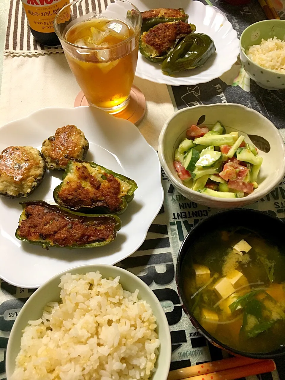 Snapdishの料理写真:ピーマンと椎茸の肉詰め、キュウリとアボカドとトマトのサラダ、味噌汁(豆腐、ワカメ、水菜)(*^ω^*)|ライムさん