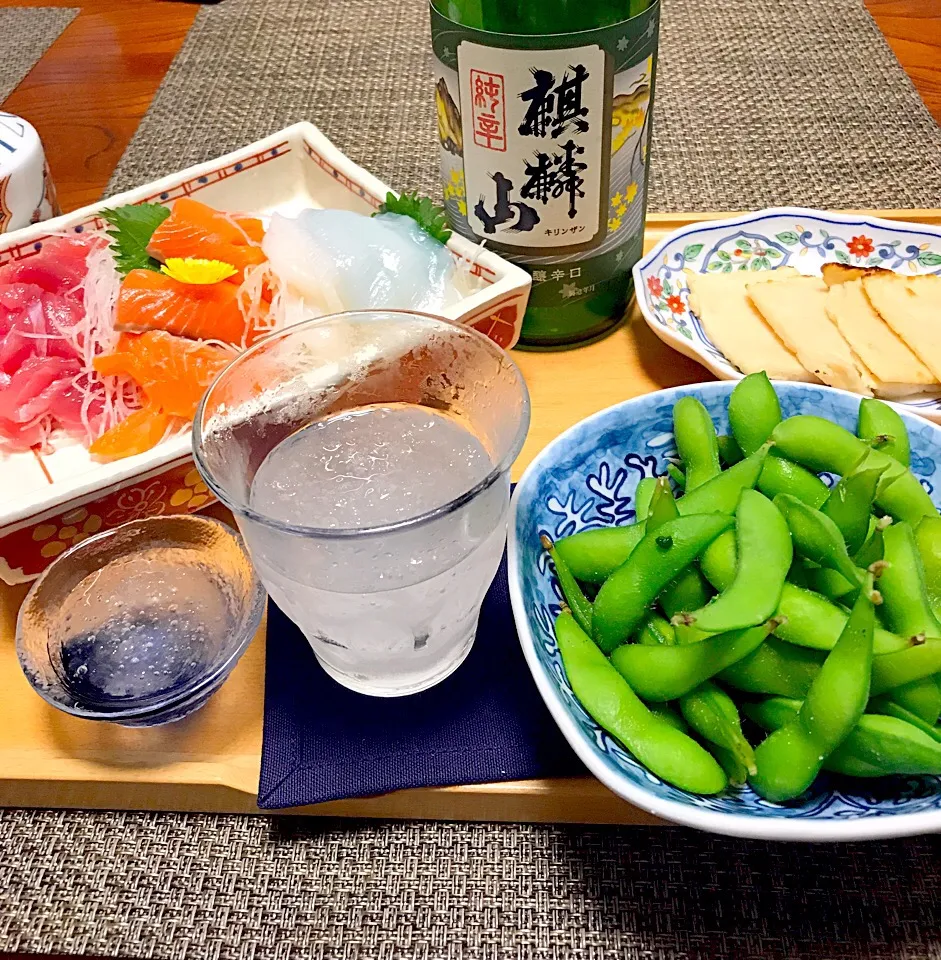 ちぃさんの🍶霙酒
シュトママは麒麟山で霙酒
キンキンガリガリ君状態🍶|シュトママさん