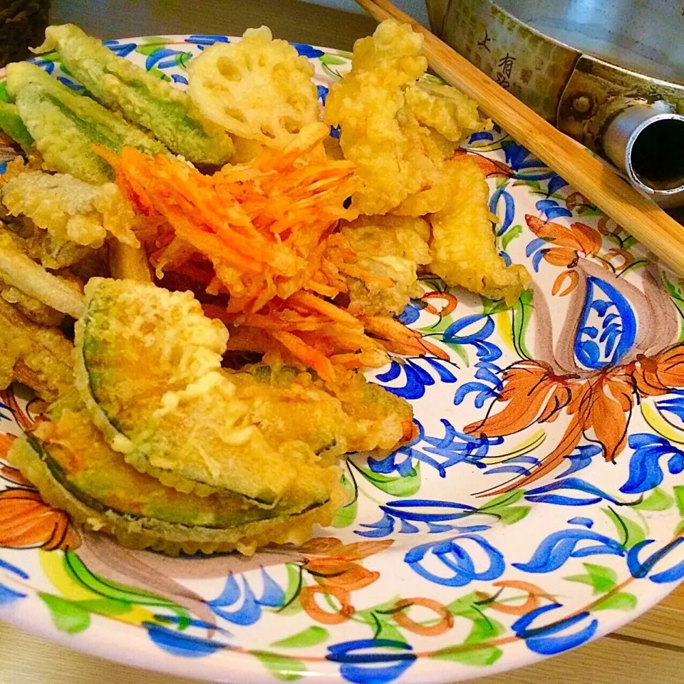 精進揚げ、スペインのお皿に盛り付け／Vegetable Tempura🌿|angiee♡さん