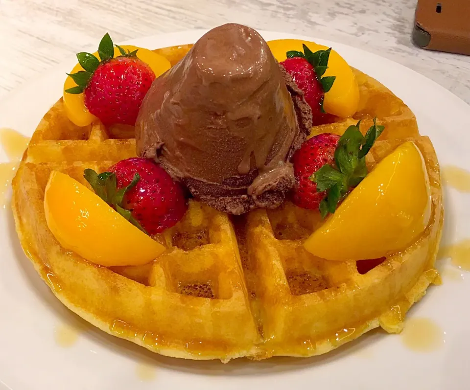 Waffles & ice cream... #goodfood #eat #toshare #indulge #yum #yummy #delicious #love #dessert #icecream|princessjoさん