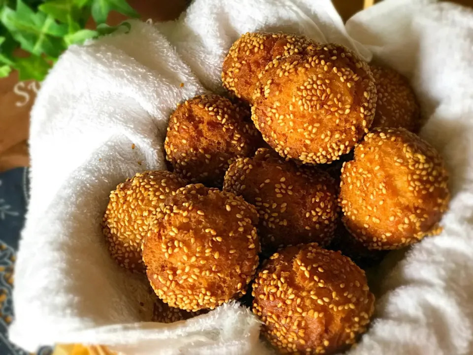 Okinawa/philippines delicacies fried donuts with sesame seeds|Babyluv Cabrera Ocampoさん