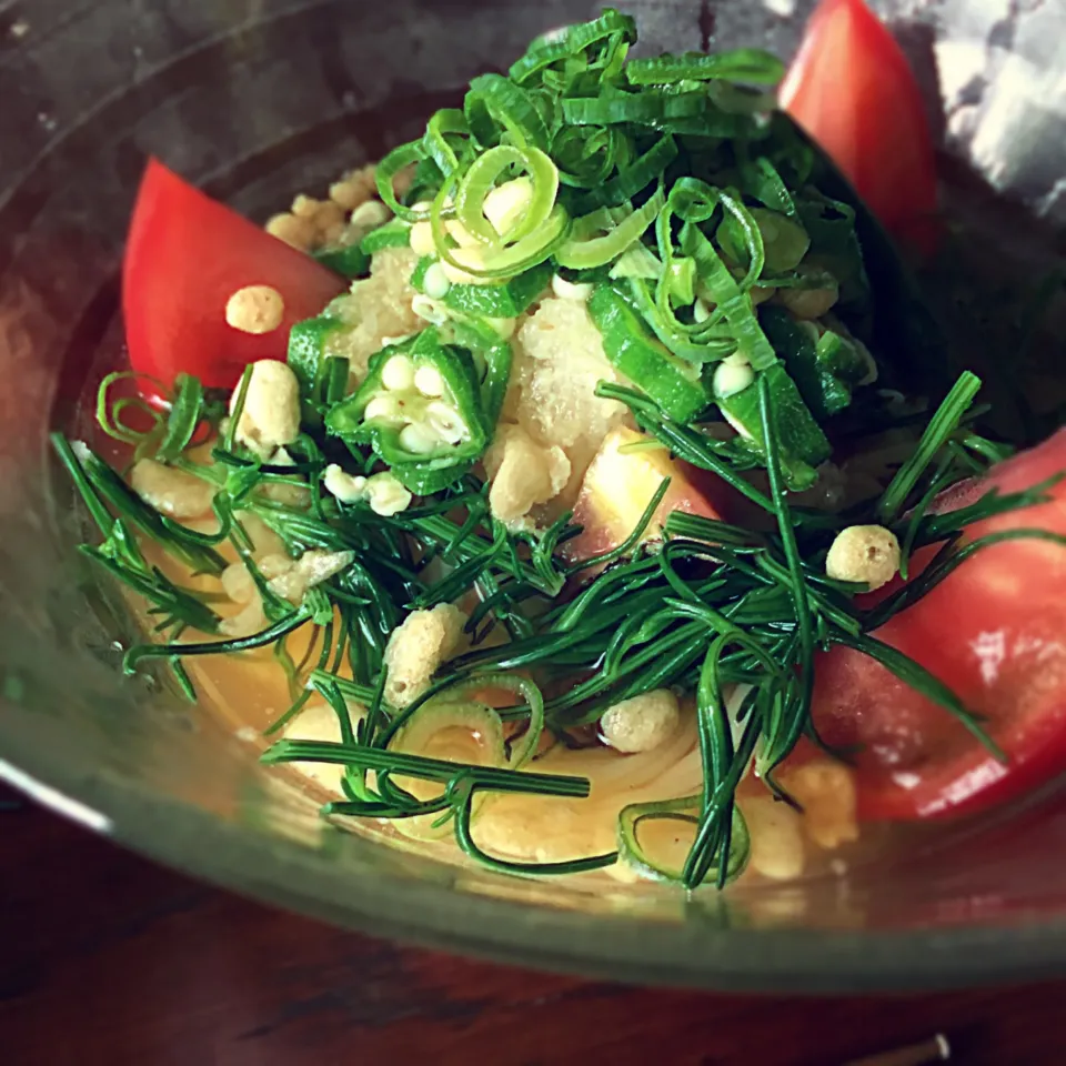 冷んやりぶっかけそうめん🐳🐟🦀シャキシャキおかひじきとオクラ❣️生姜おろしでさっぱり✨|yo-chiさん