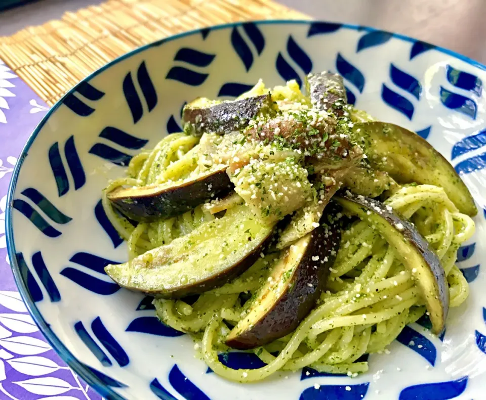 昼ごはん  大葉のジェノベーゼ風ソースで丸茄子のジェノベーゼ風パスタ|砂雪さん