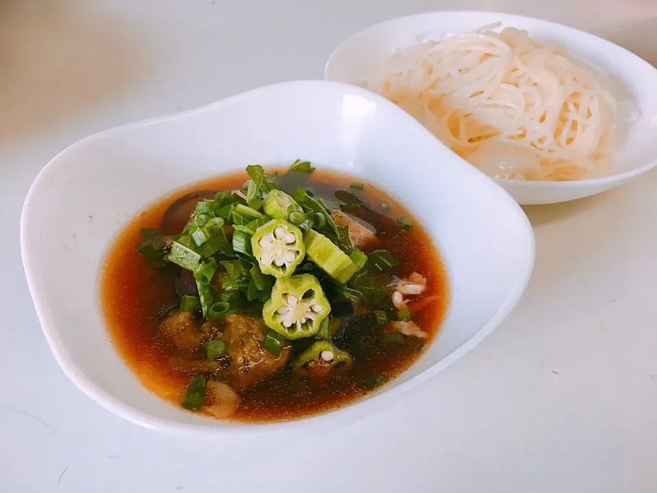 ✨そうめんアレンジ✨ ～ナスと豚肉の              あったかおつゆで～|おいもちゃんさん