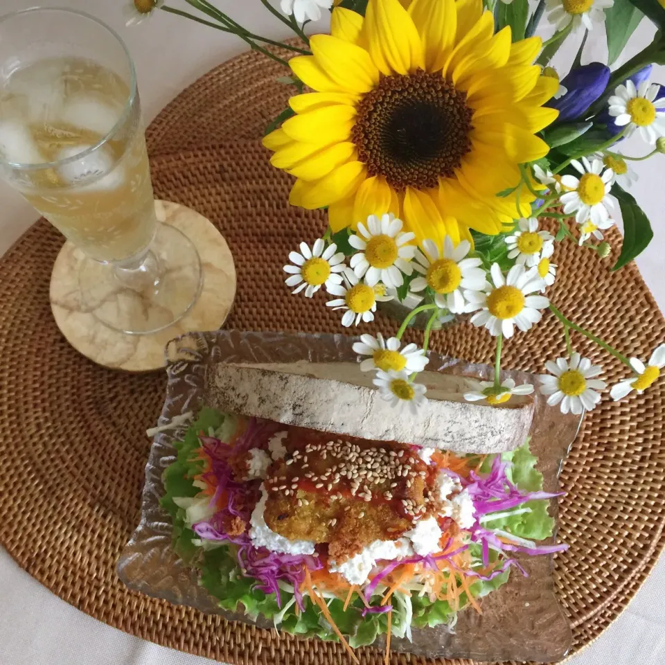 7/17❤︎カレー風味のチキンフライパン焼き&カッテージチーズこんもりお野菜たっぷりサンド❤︎|Makinsさん