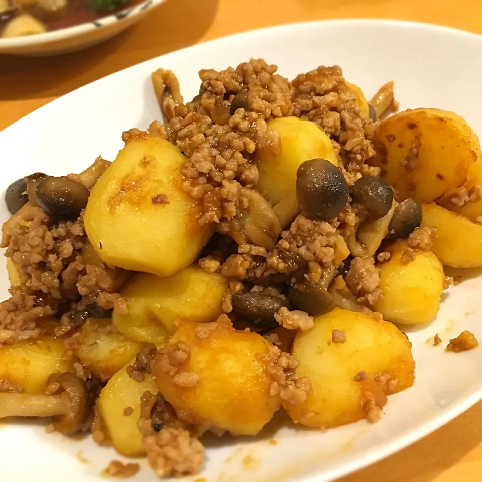 じゃがいもの鶏そぼろ煮|あおさん