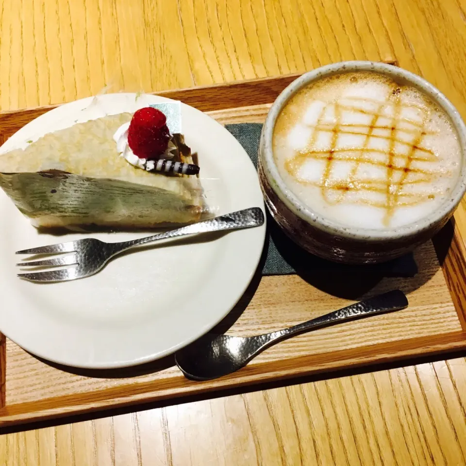 Snapdishの料理写真:抹茶ミルクレープ、ほうじ茶ラテ|himari☺︎さん