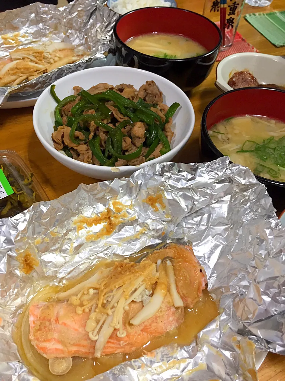 鮭のホイル焼き、豚肉とピーマンと炒め物、キノコ汁*\(^o^)/*|すかラインさん