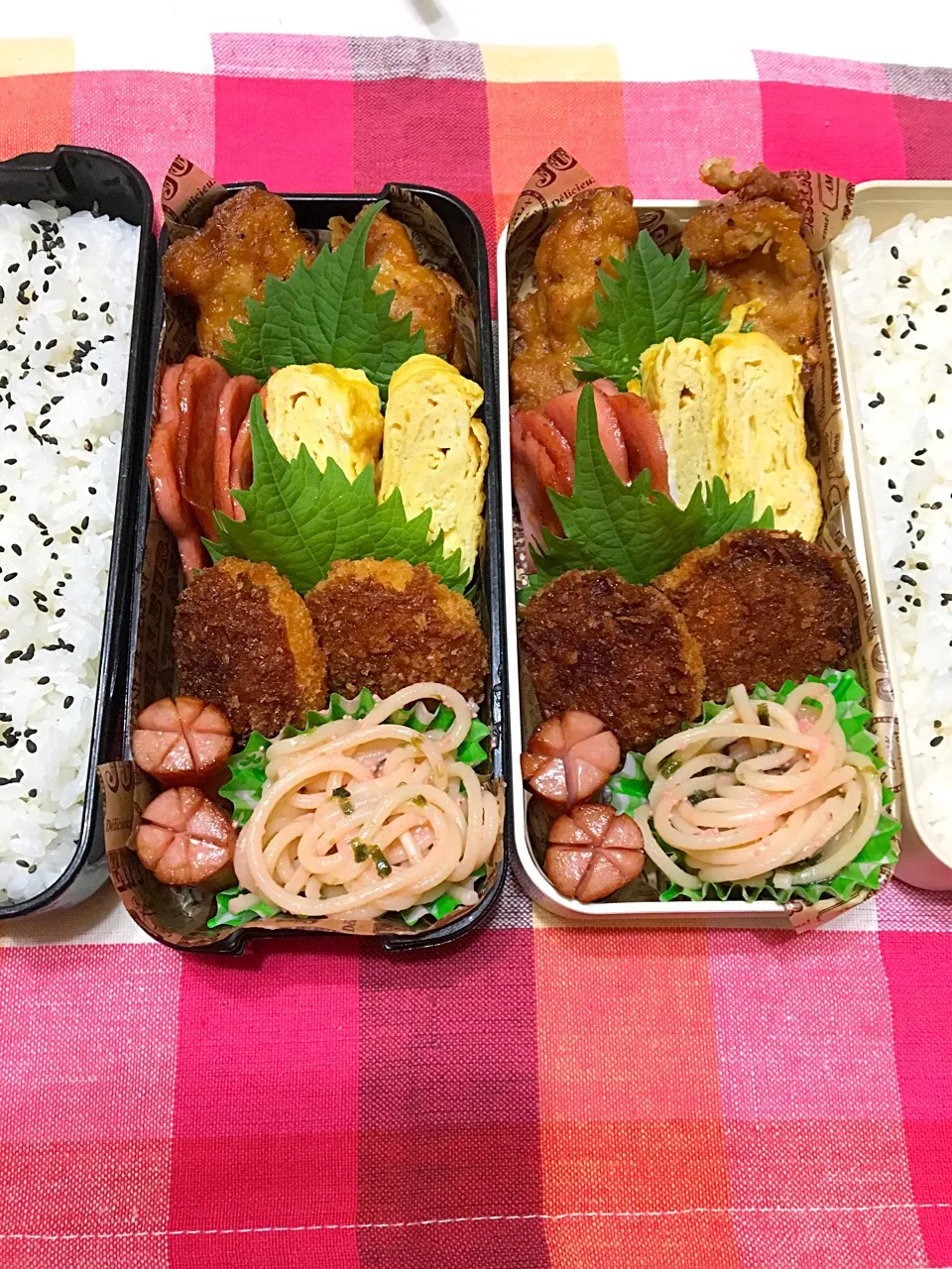 Snapdishの料理写真:息子弁当@395.
娘弁当@59.|もりさん