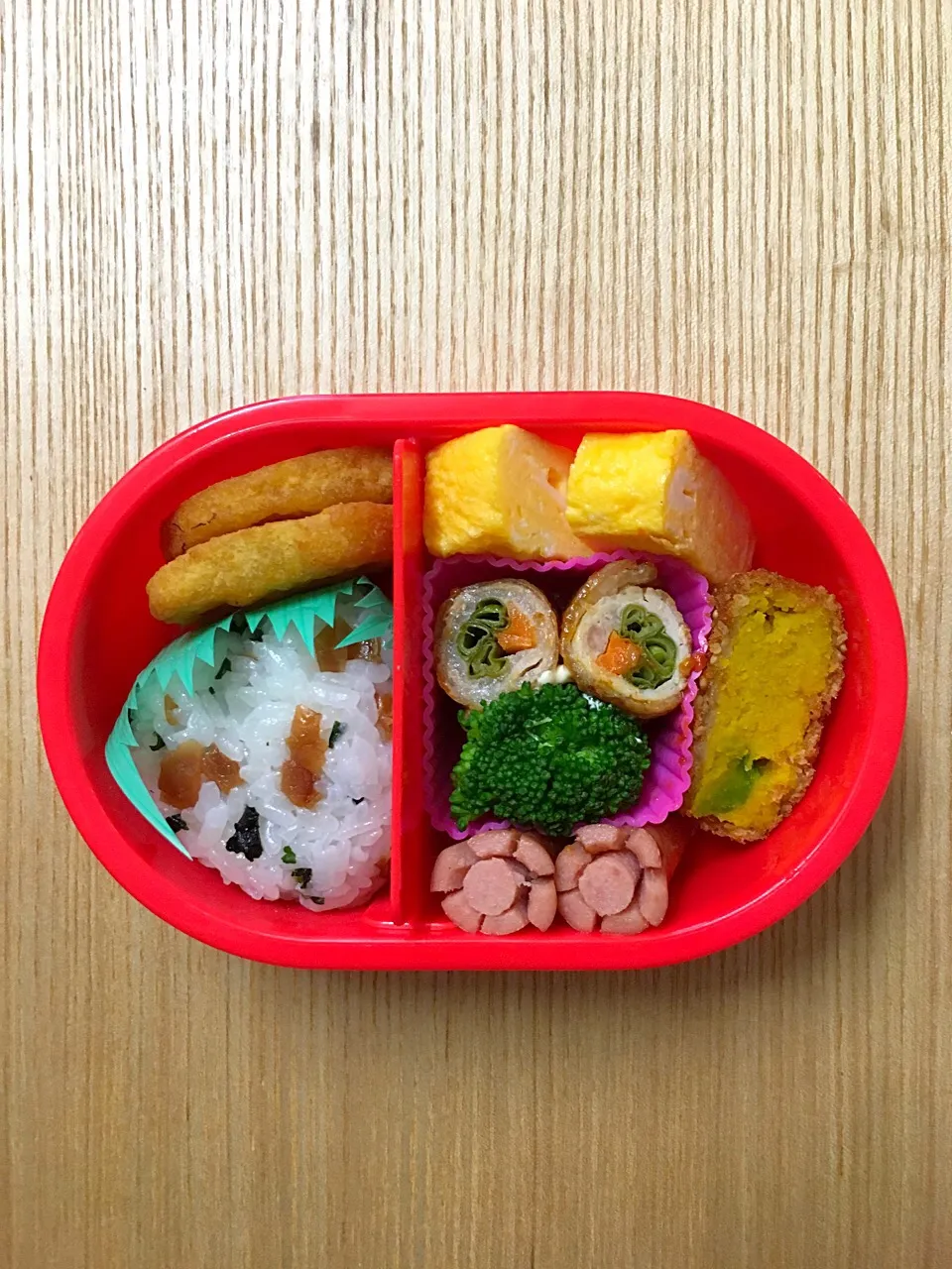 Snapdishの料理写真:#ムスメ弁当 

野菜の肉巻き、ごまかぼちゃコロッケ、アンパンマンポテト、卵焼き、ソーセージ、おにぎり|mossan＠OSAKAさん