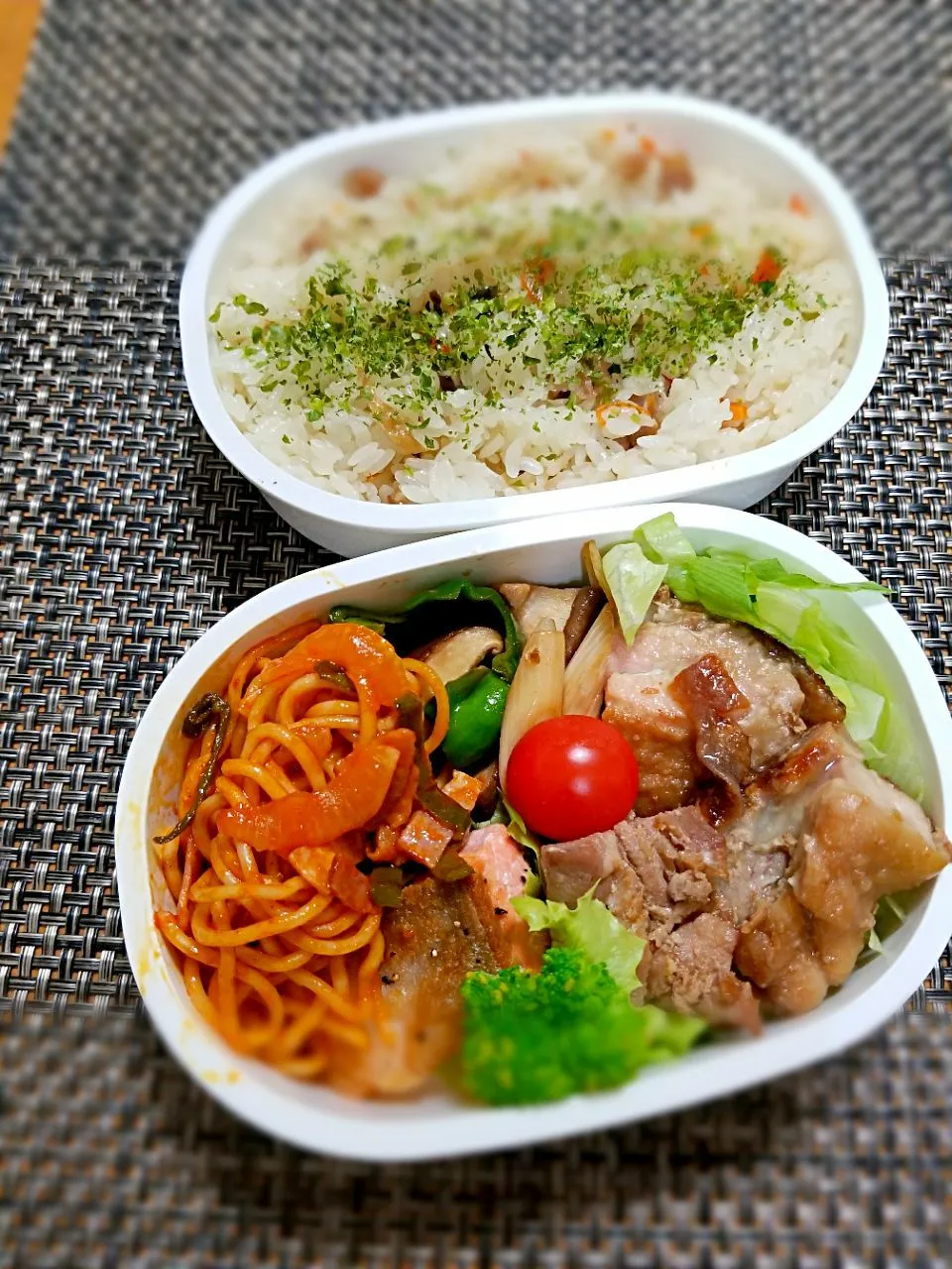 Snapdishの料理写真:今日のお弁当🎵　鶏　生姜焼き🐔🐔🐔|クッキングオヤジさん