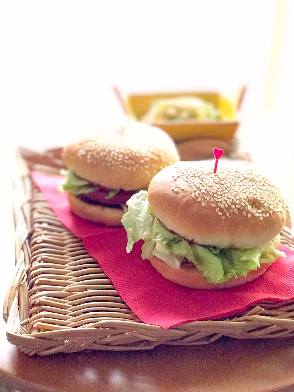 今日の置き弁
牛肉バーガーと照り焼き蒸しチキンバーガー
#自家製ハンバーガーと蒸し鶏バンバンジーサラダ|sonokoさん