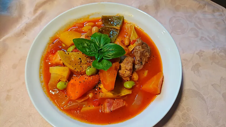 夏の定番ポ ークビーンズを調理しました😋
残り物の枝豆とかなり前にいただいた大豆を使いました☺️|quitaさん