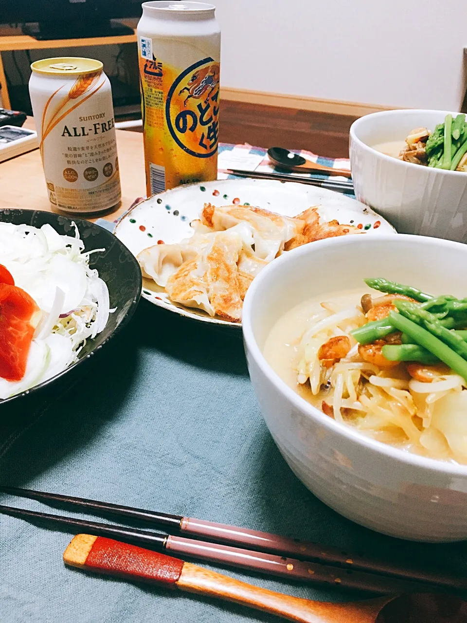 Snapdishの料理写真:サントリーオールフリーで夜ごはん♡

#旦那さん手作り#夜ごはん#サントリーオールフリー #ちゃんぽん#餃子|ゆかさん