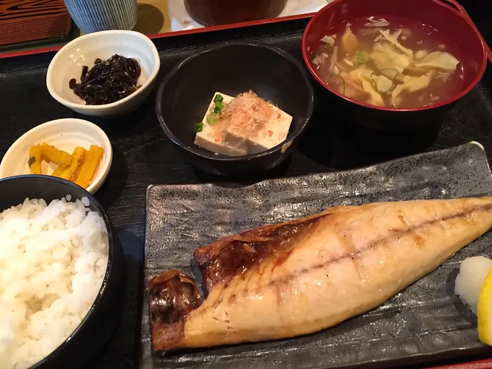 Snapdishの料理写真:焼き魚定食 トロサバ（ヤッコ付き）|T. Wonderさん