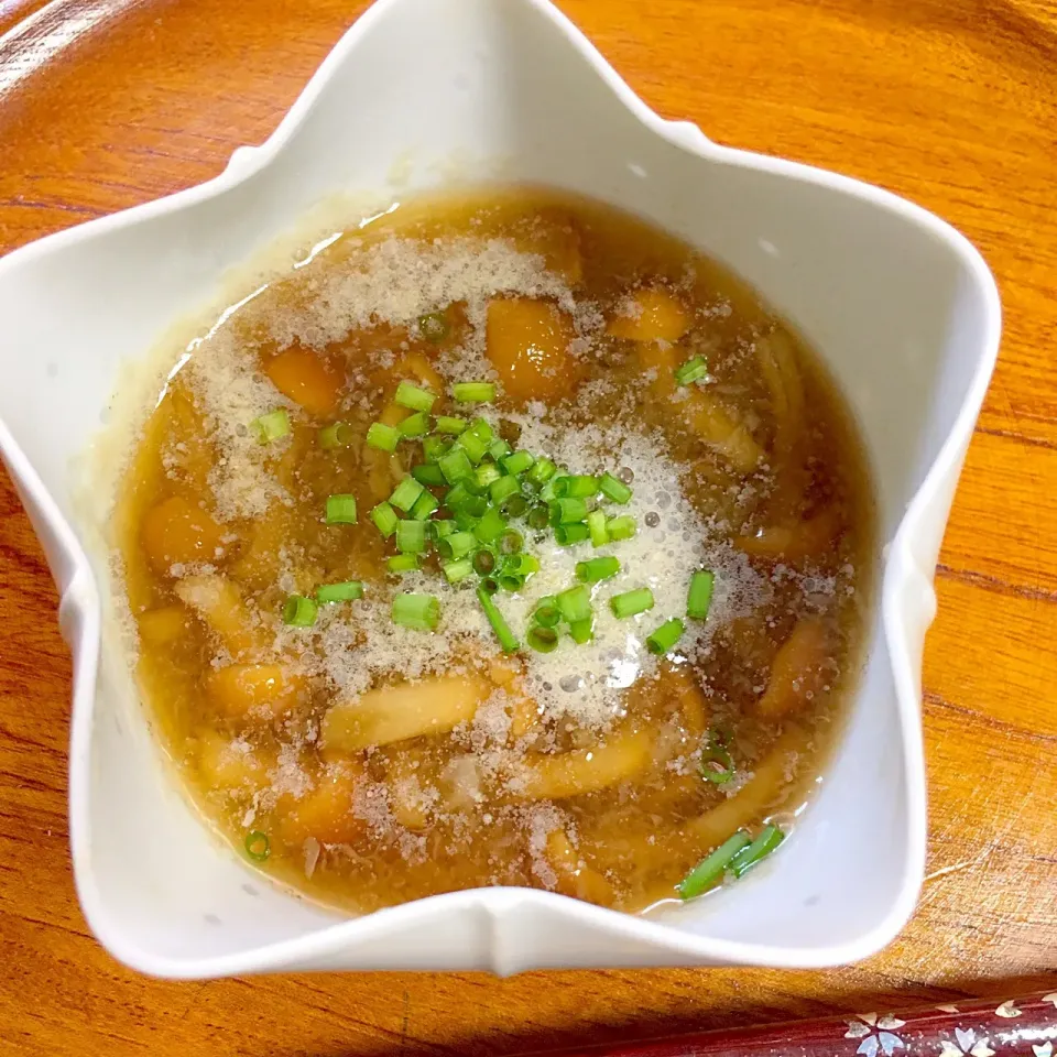 【なめこおろし】
夏は冷やしてサッパリ、冬は温かいままでホッコリ🍄|yumyum😋さん