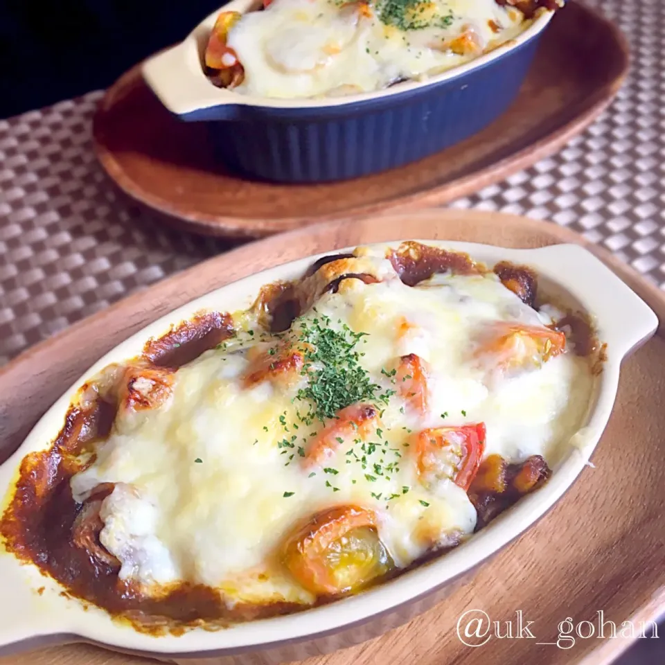 トマトとカレーのパングラタン🥐🍅🧀

#焼きトマト #残ったカレー #パングラタン #カレーリメイク #チーズ #ランチ #お昼ごパン|新妻ゆかち飯さん