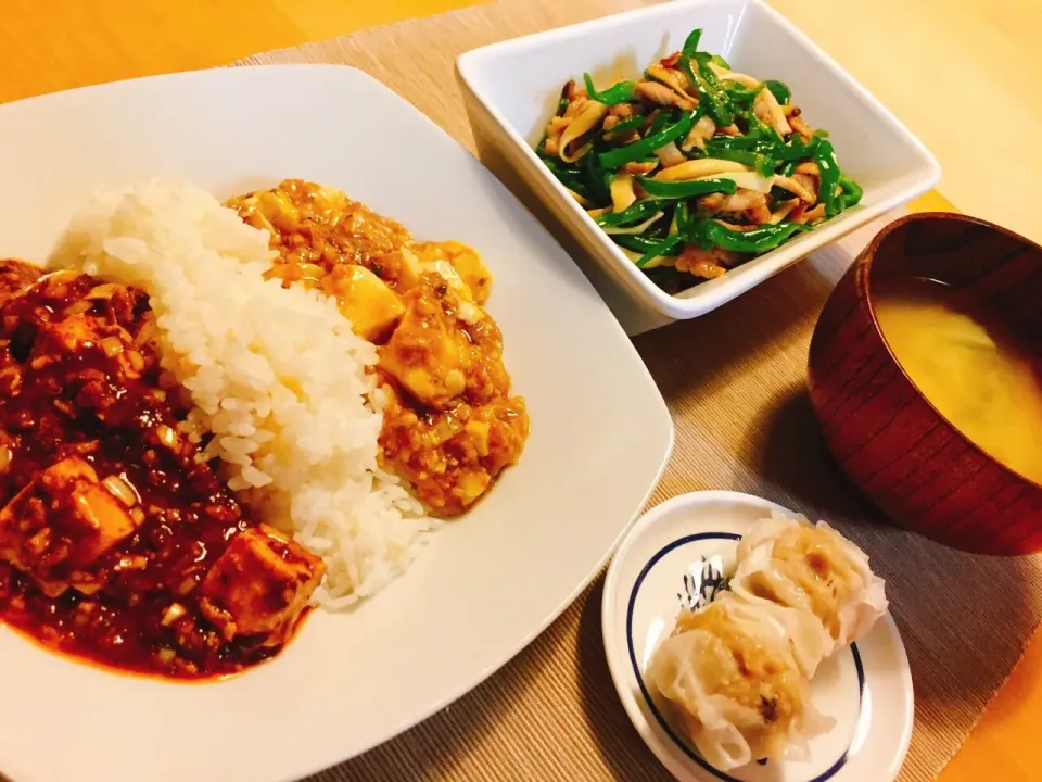 Snapdishの料理写真:麻婆豆腐2種・ピーマンとエリンギの青椒肉絲風・焼売・キャベツのみそ汁|maronyaさん