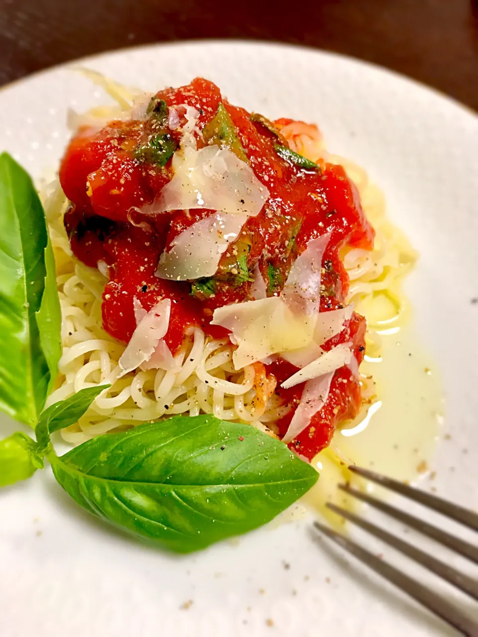 #夏は冷やしてサッポロ一番塩ラーメン  でトマトラーメン🍅|るん♪さん